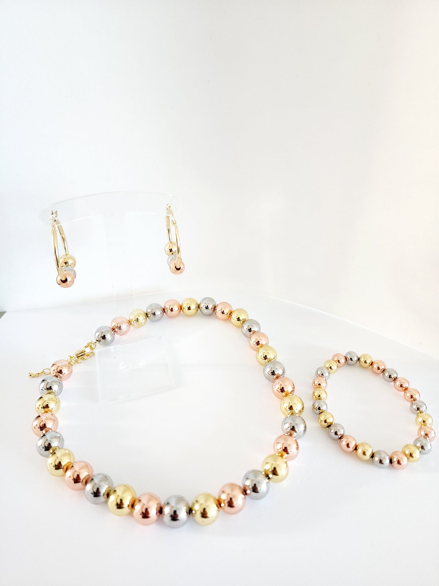 🌟 Collar Triple Shine – Bolas en Tres Tonos Ajustables