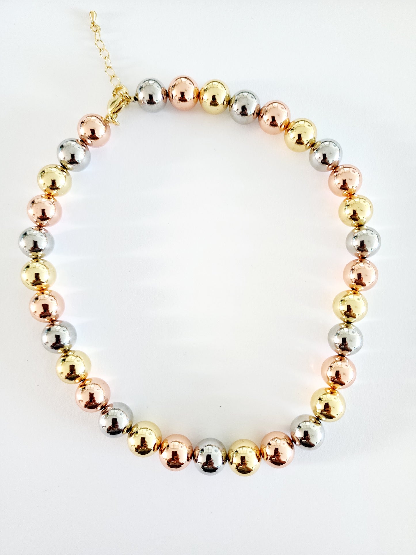 🌟 Collar Triple Shine – Bolas en Tres Tonos Ajustables