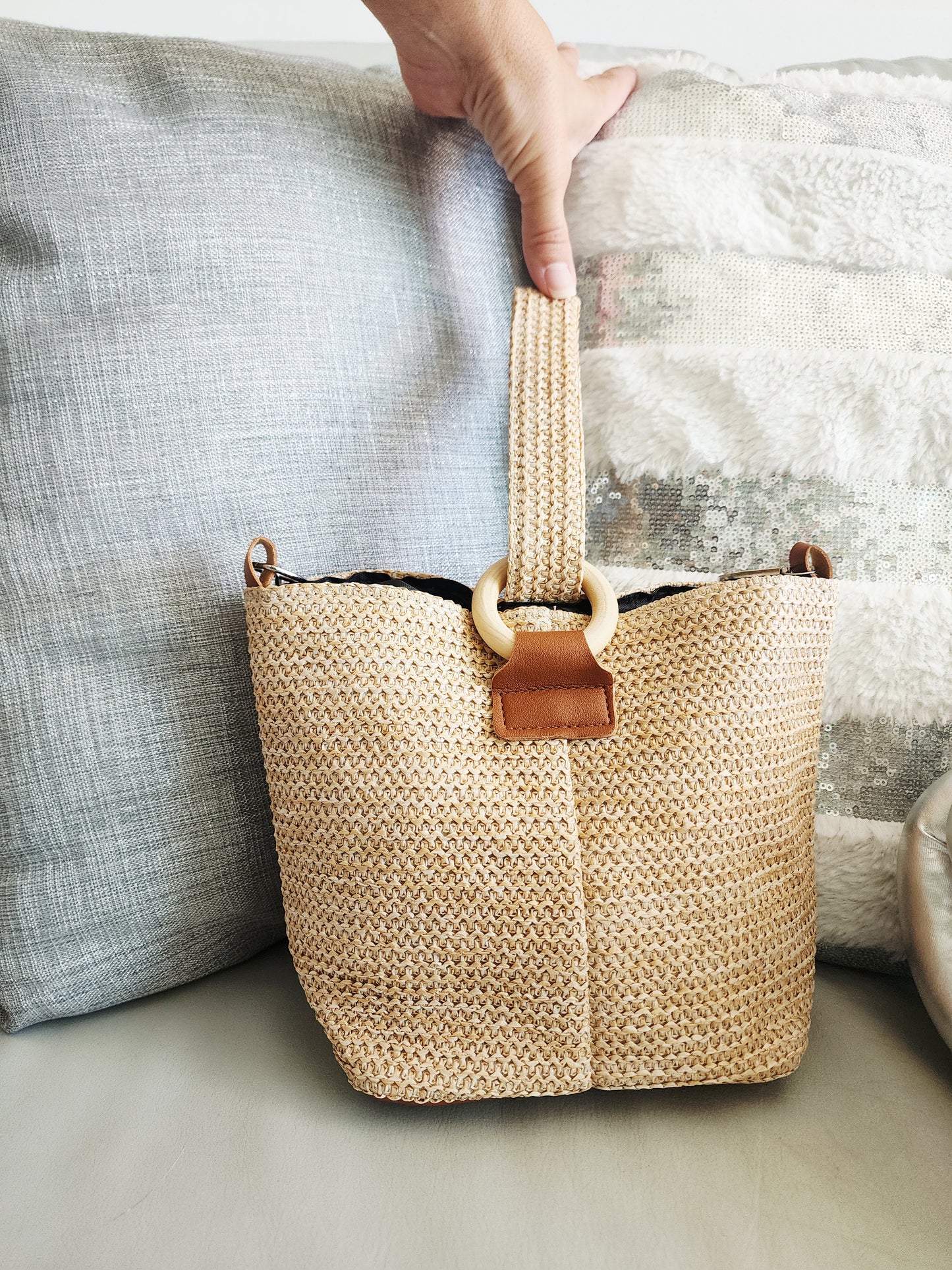 Cartera Tejida con Argolla – Versatilidad y Estilo 🌿