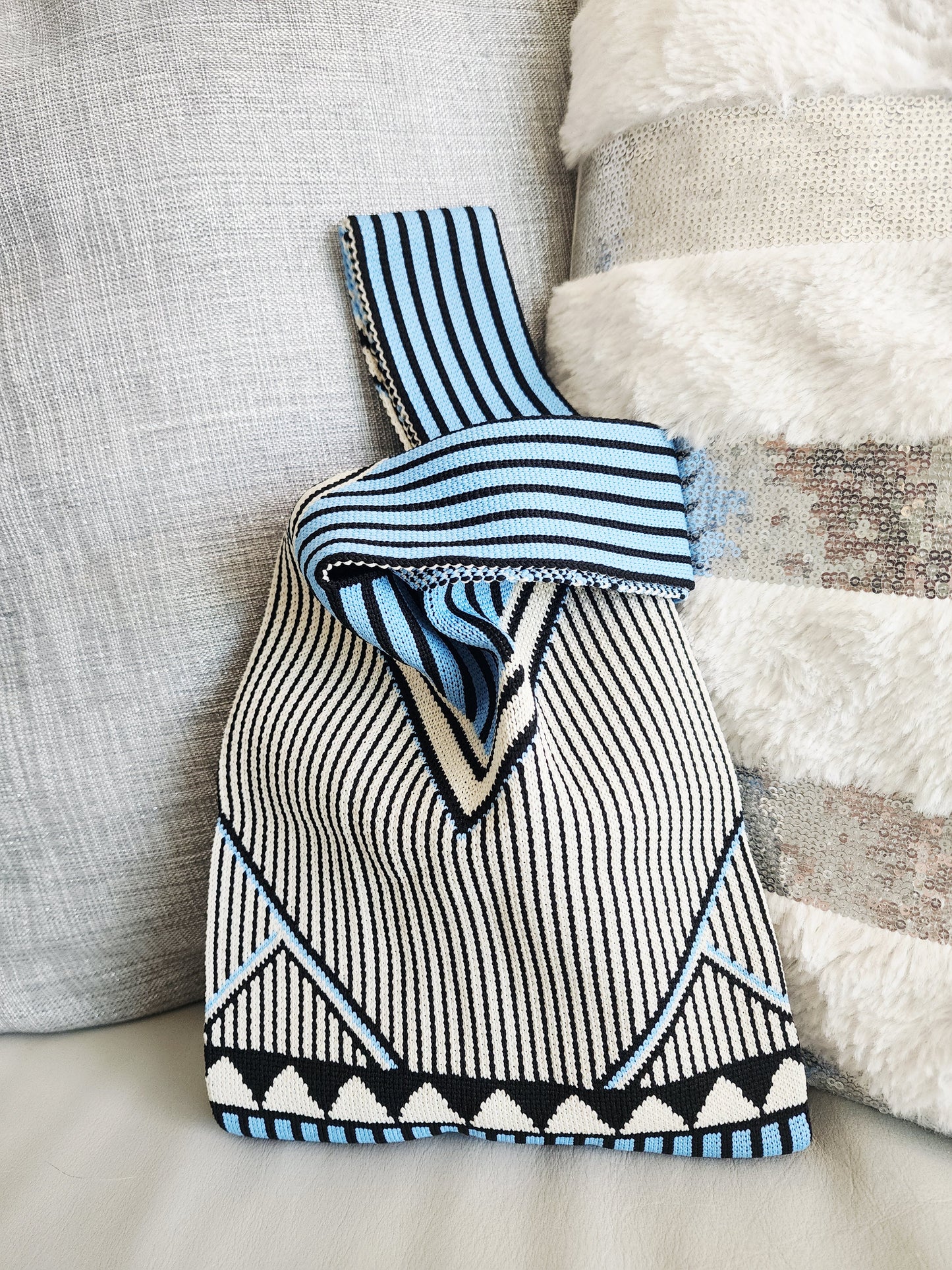 Bolso Loop Chic – Estilo Único y Moderno