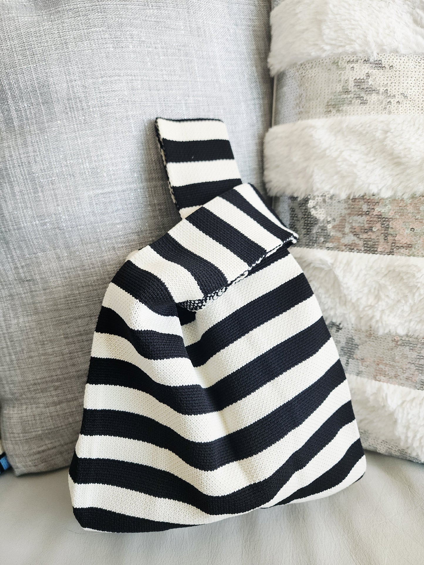 Bolso Loop Chic – Estilo Único y Moderno