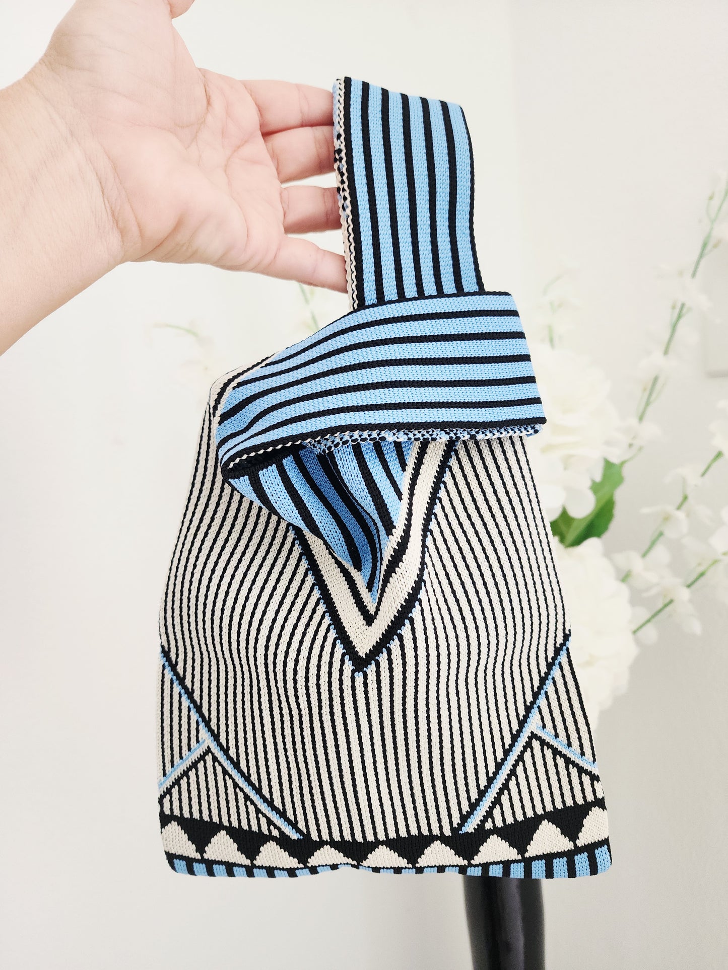 Bolso Loop Chic – Estilo Único y Moderno