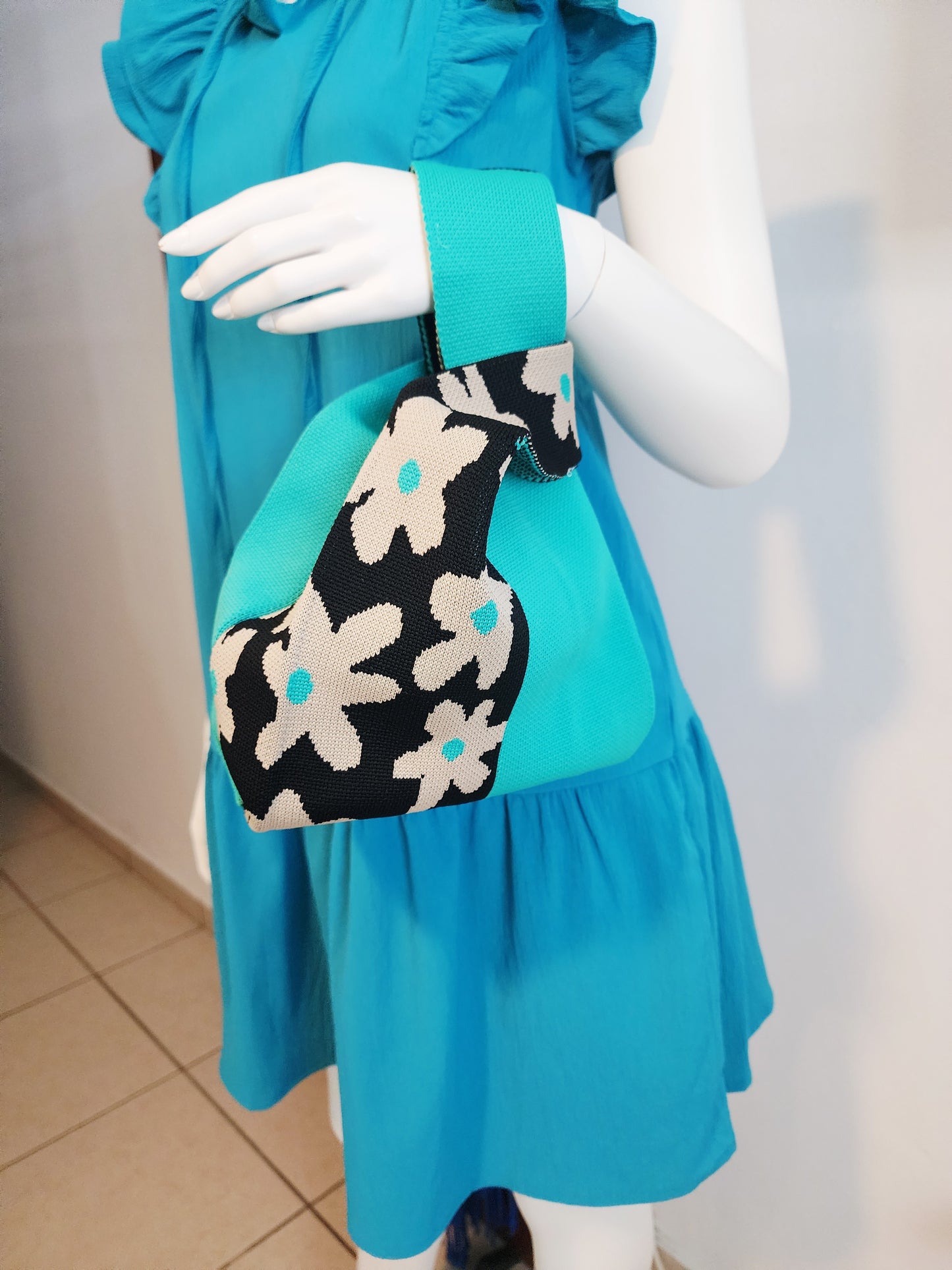 Bolso Loop Chic – Estilo Único y Moderno