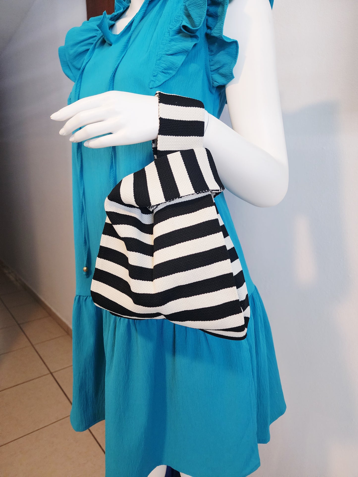 Bolso Loop Chic – Estilo Único y Moderno
