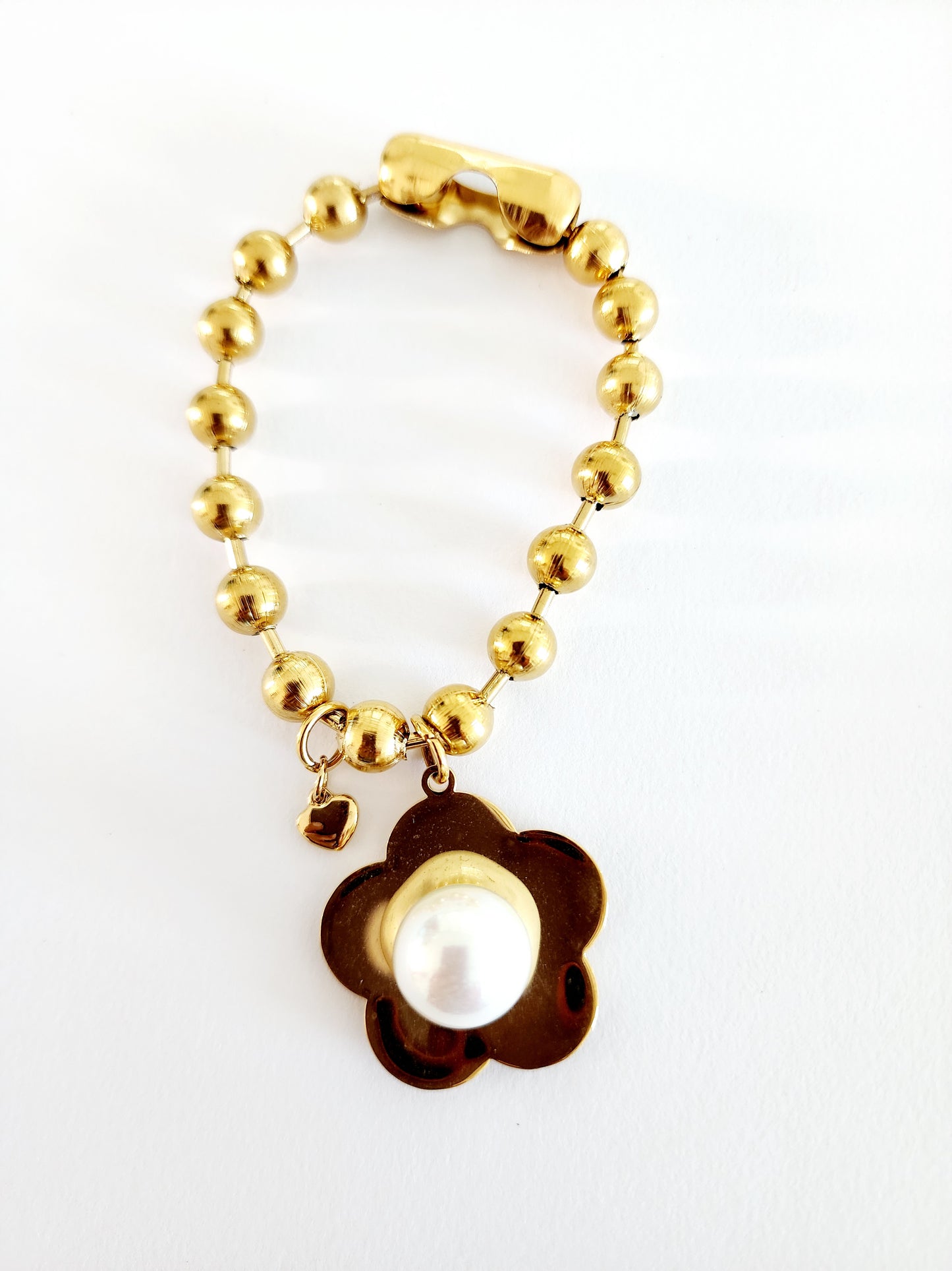 🌸 Pulsera Golden Bloom – Cadena de Bolas Dorada con Péndant Flor y Perla ✨
