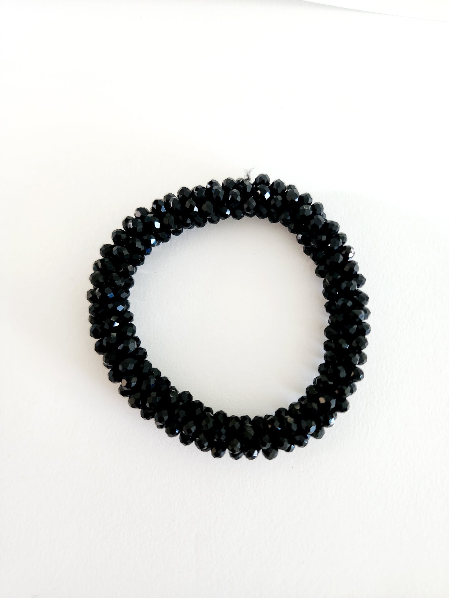 🖤 Pulsera Black Elegance – Hecha a Mano con Beads Negros ✨