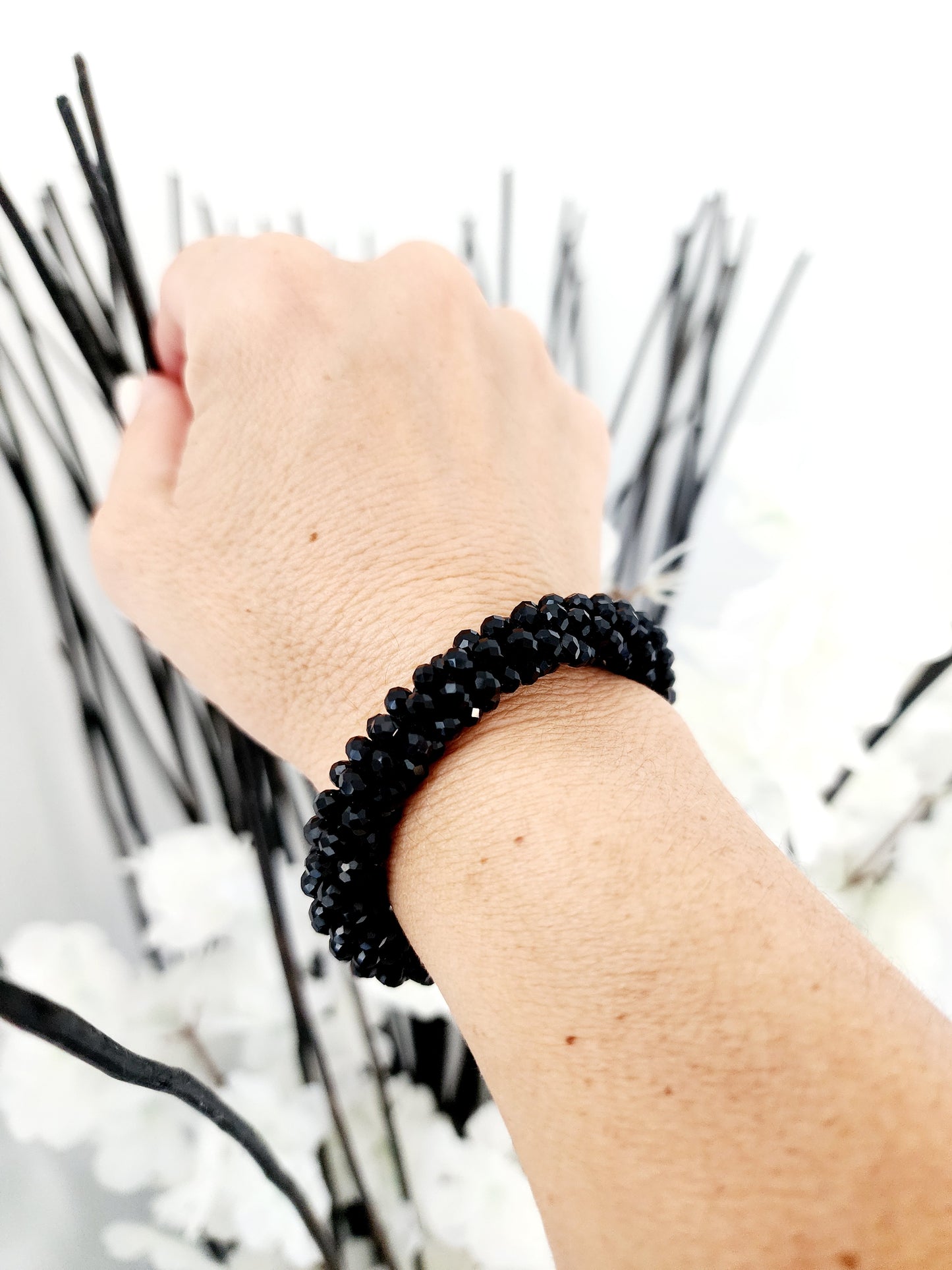 🖤 Pulsera Black Elegance – Hecha a Mano con Beads Negros ✨