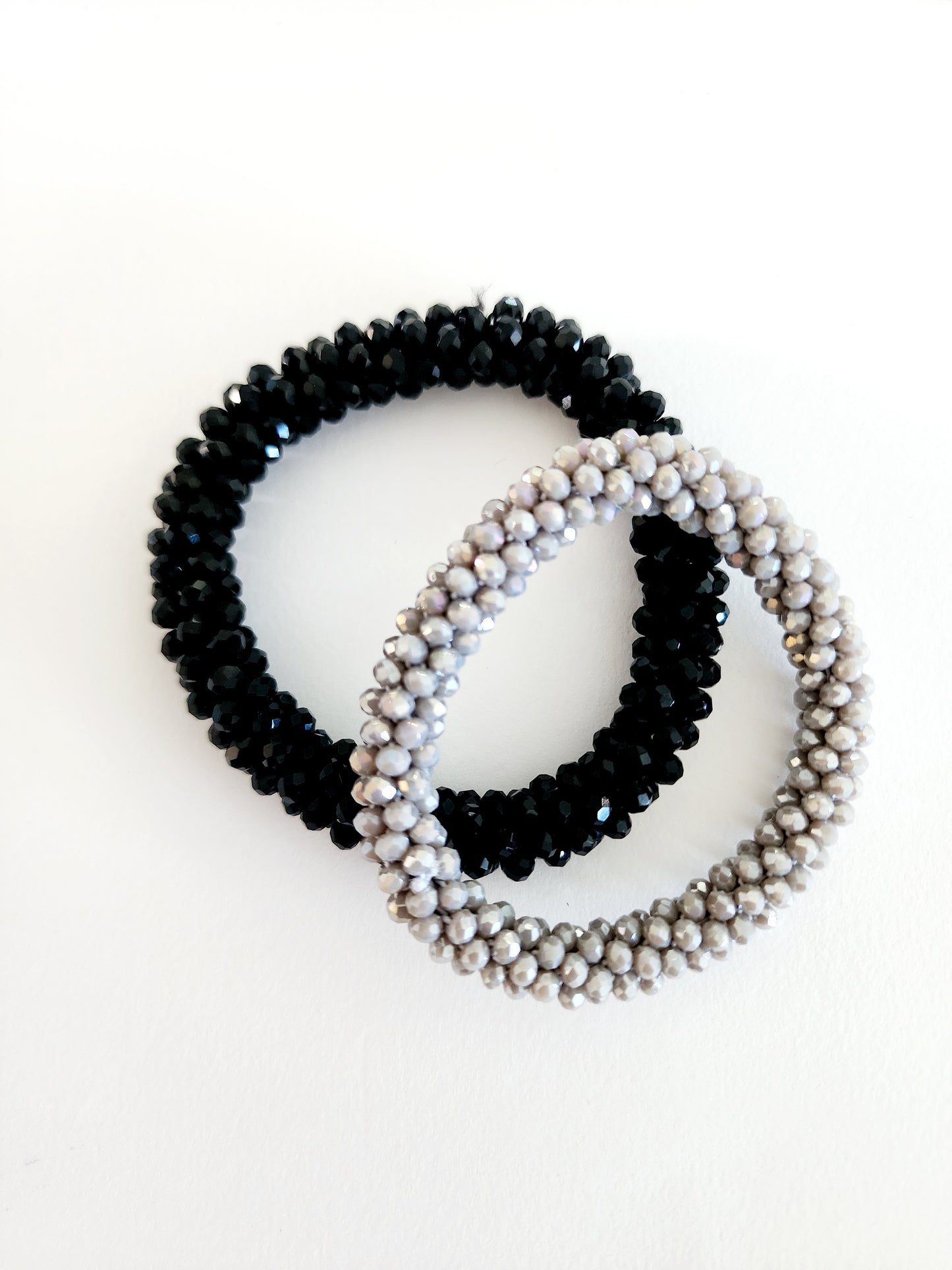🖤 Pulsera Black Elegance – Hecha a Mano con Beads Negros ✨