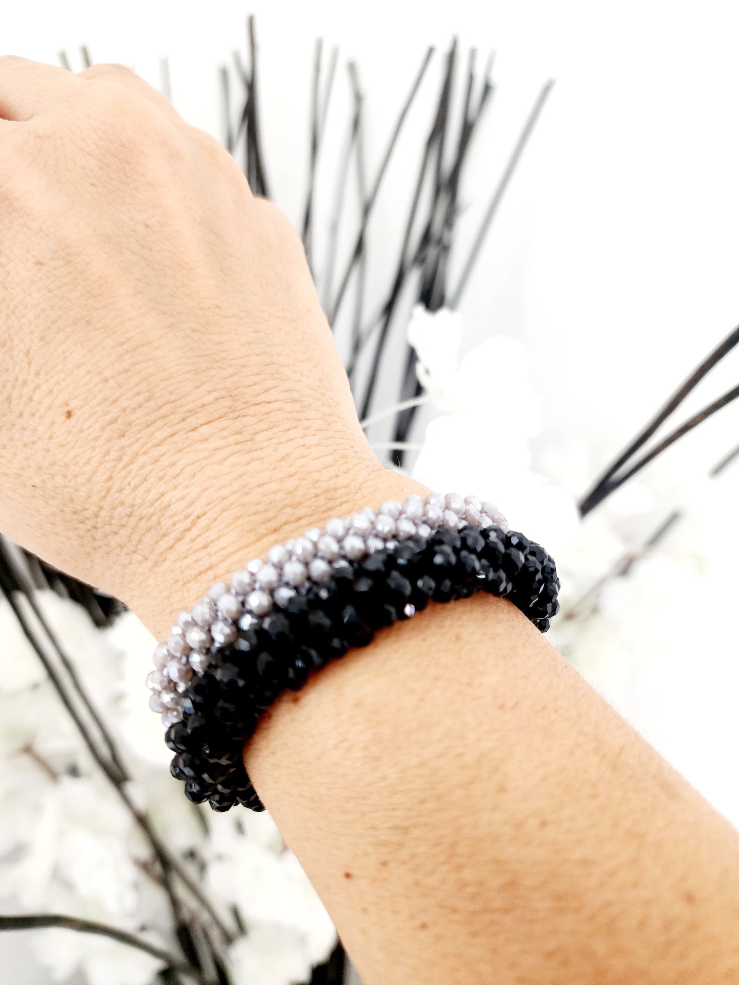 🖤 Pulsera Black Elegance – Hecha a Mano con Beads Negros ✨