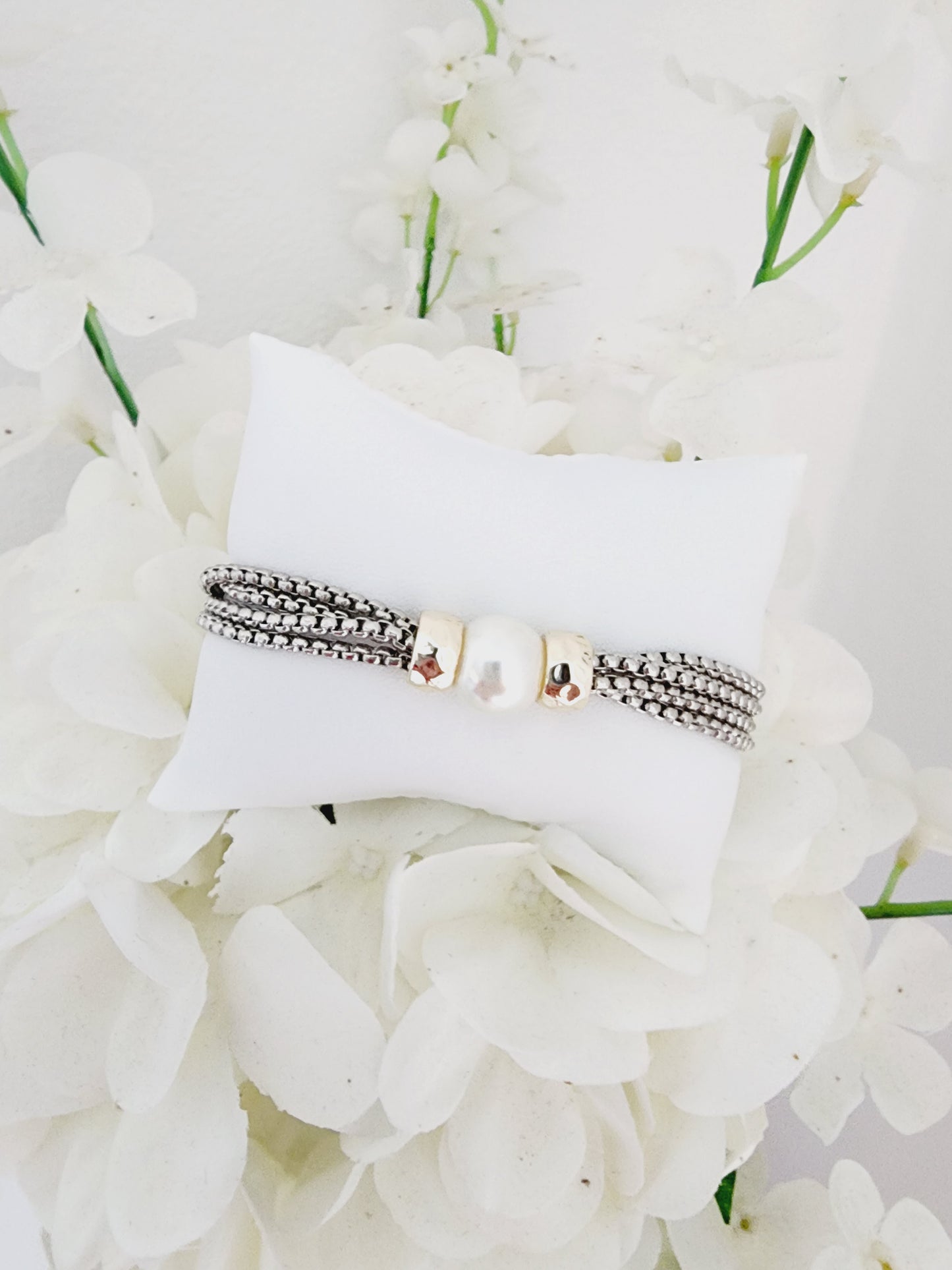Necklace and bracelet set in rhodium, silver, gold and pearls