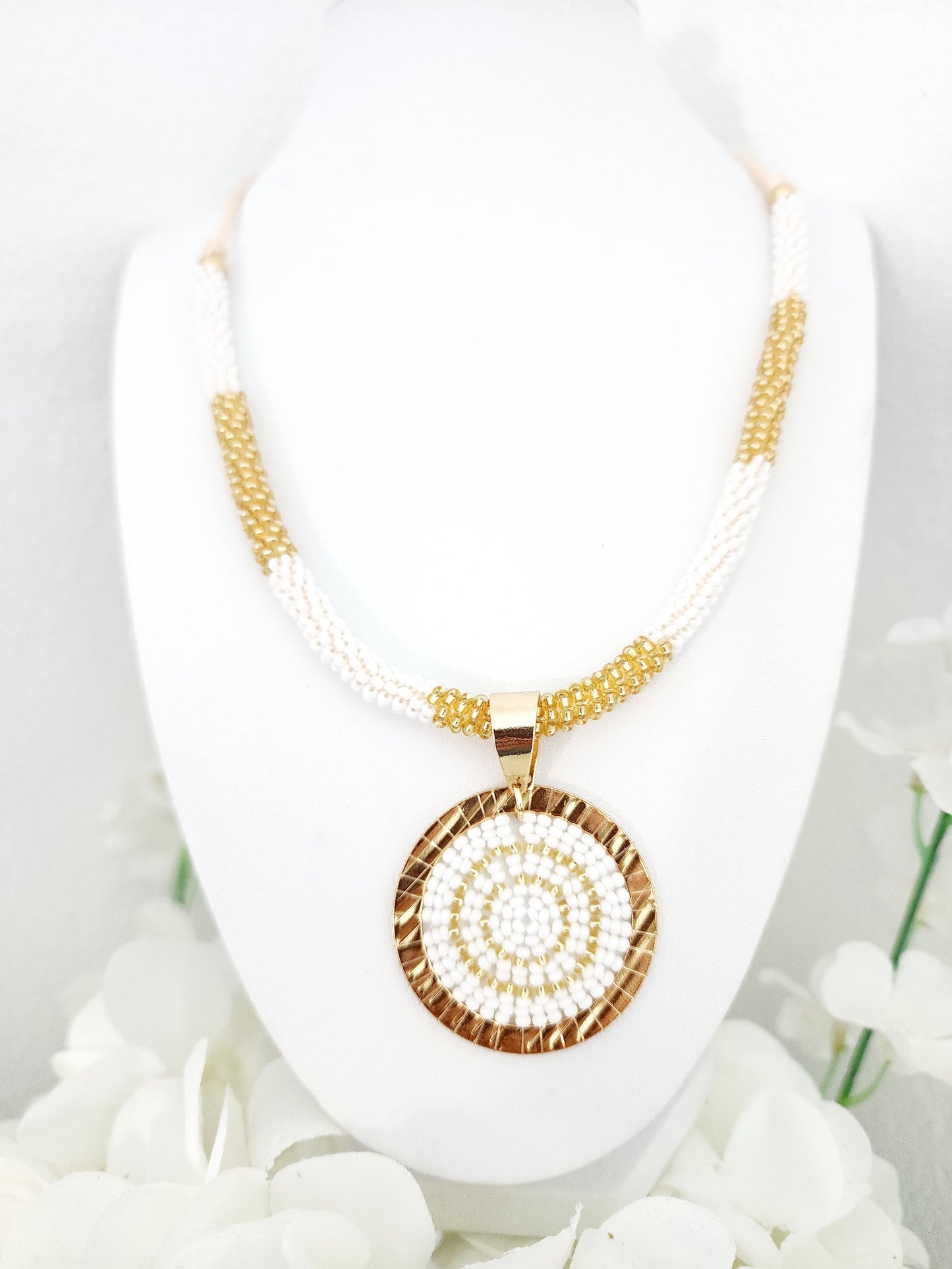 ✨ Set Golden Grace – Collar y Pantallas en Beads Blanco y Dorado ✨