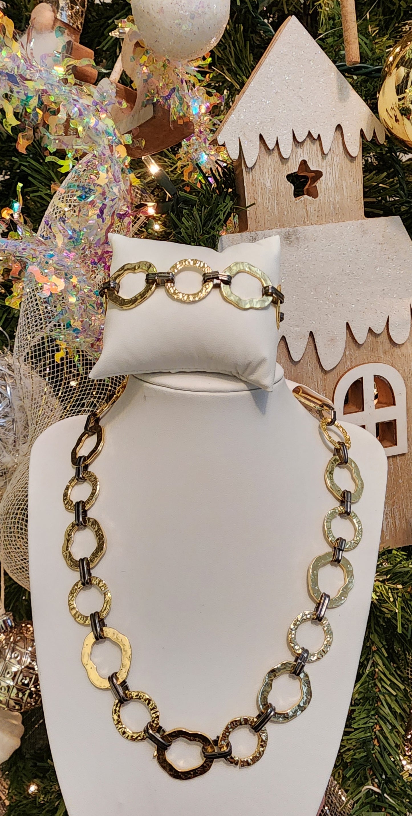 Rhodium necklace and bracelet set
