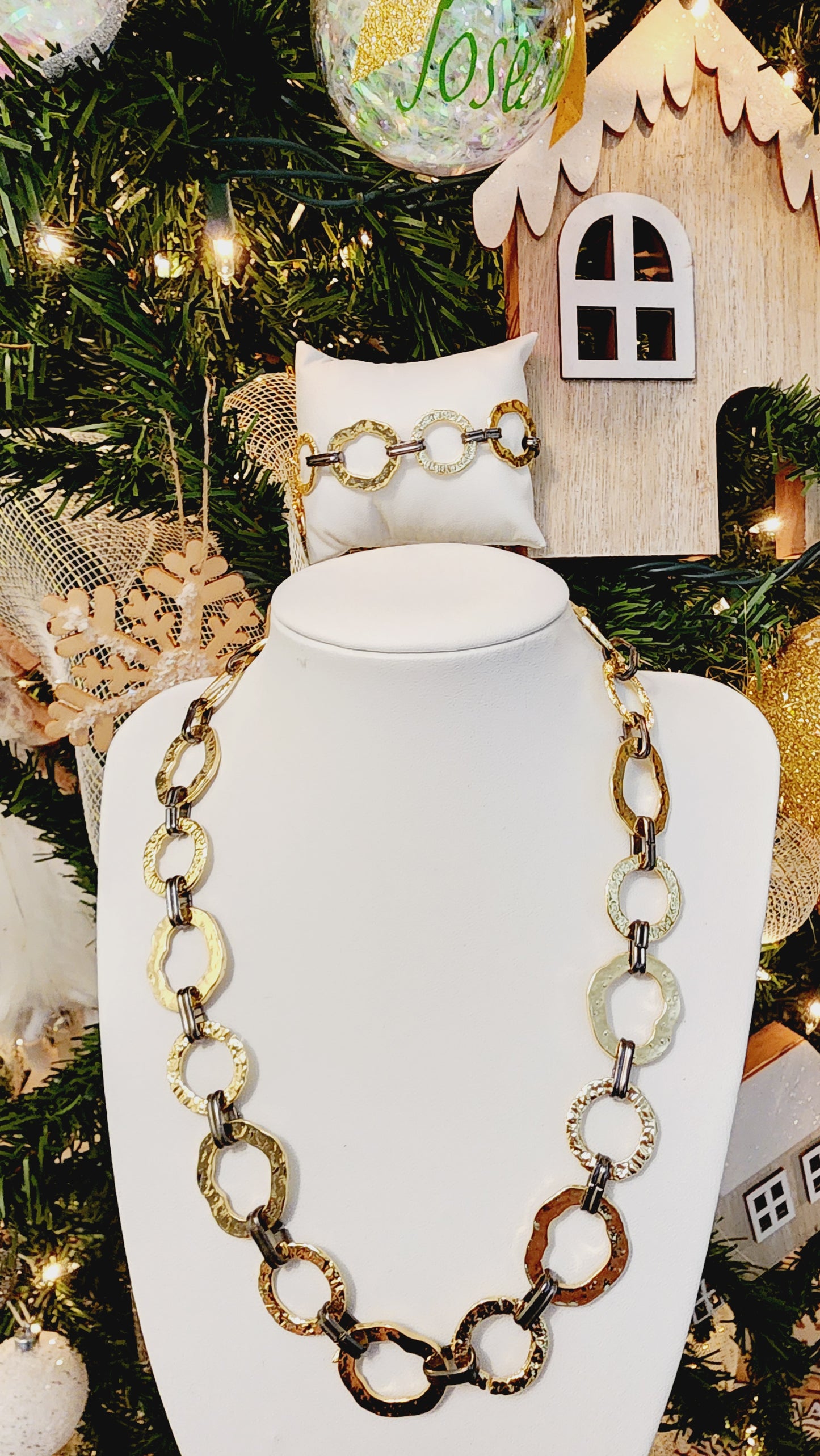 Rhodium necklace and bracelet set