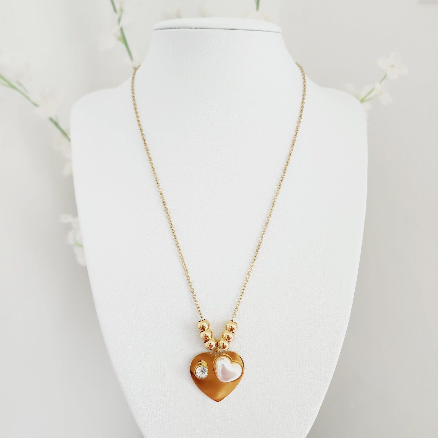 Set of earrings and chain with a golden heart