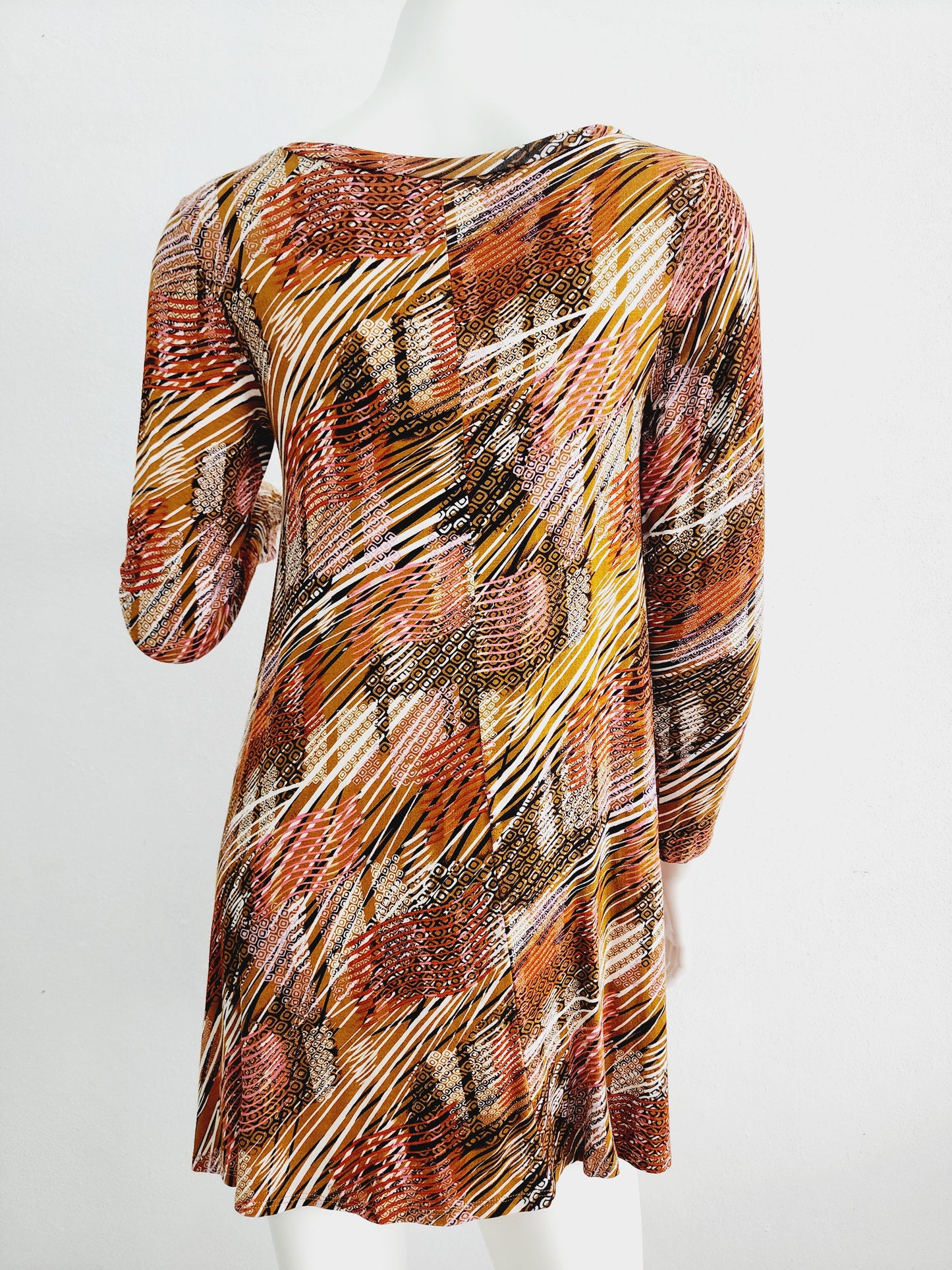 Short dress in earth colors