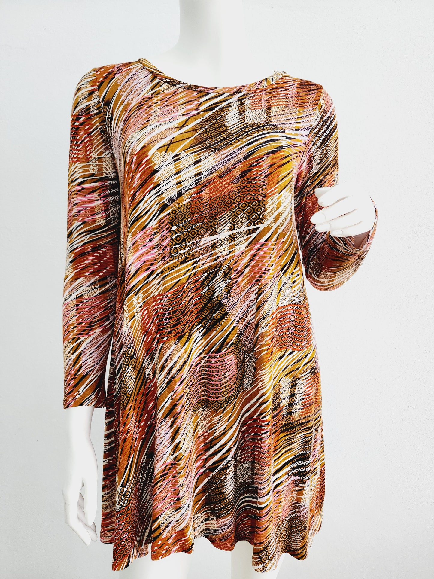 Short dress in earth colors