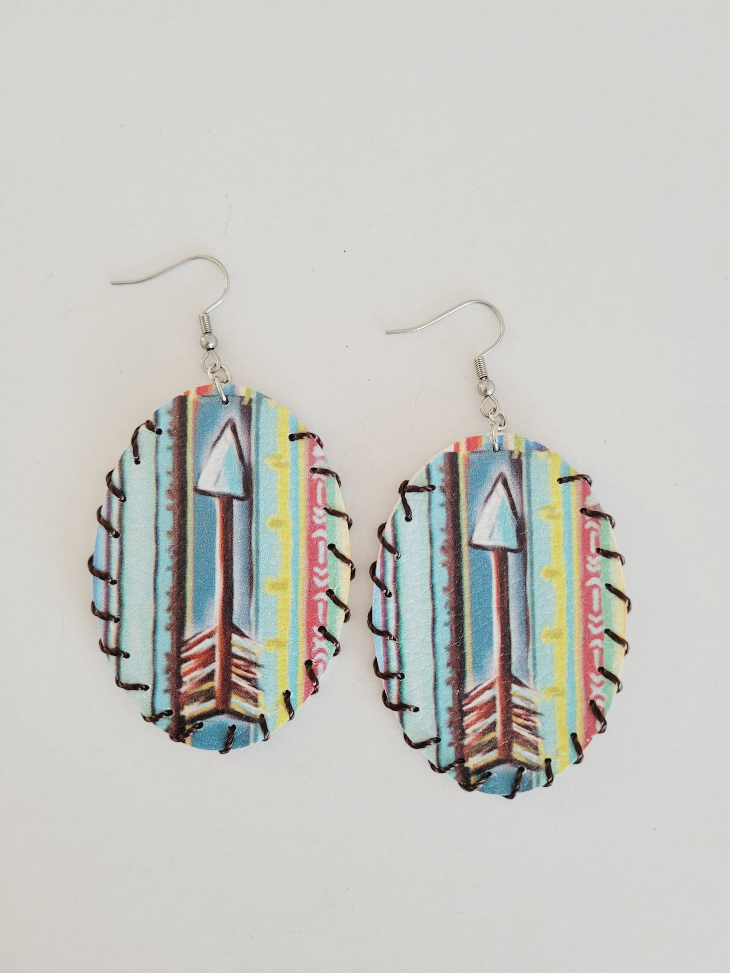 Leather earring with arrow