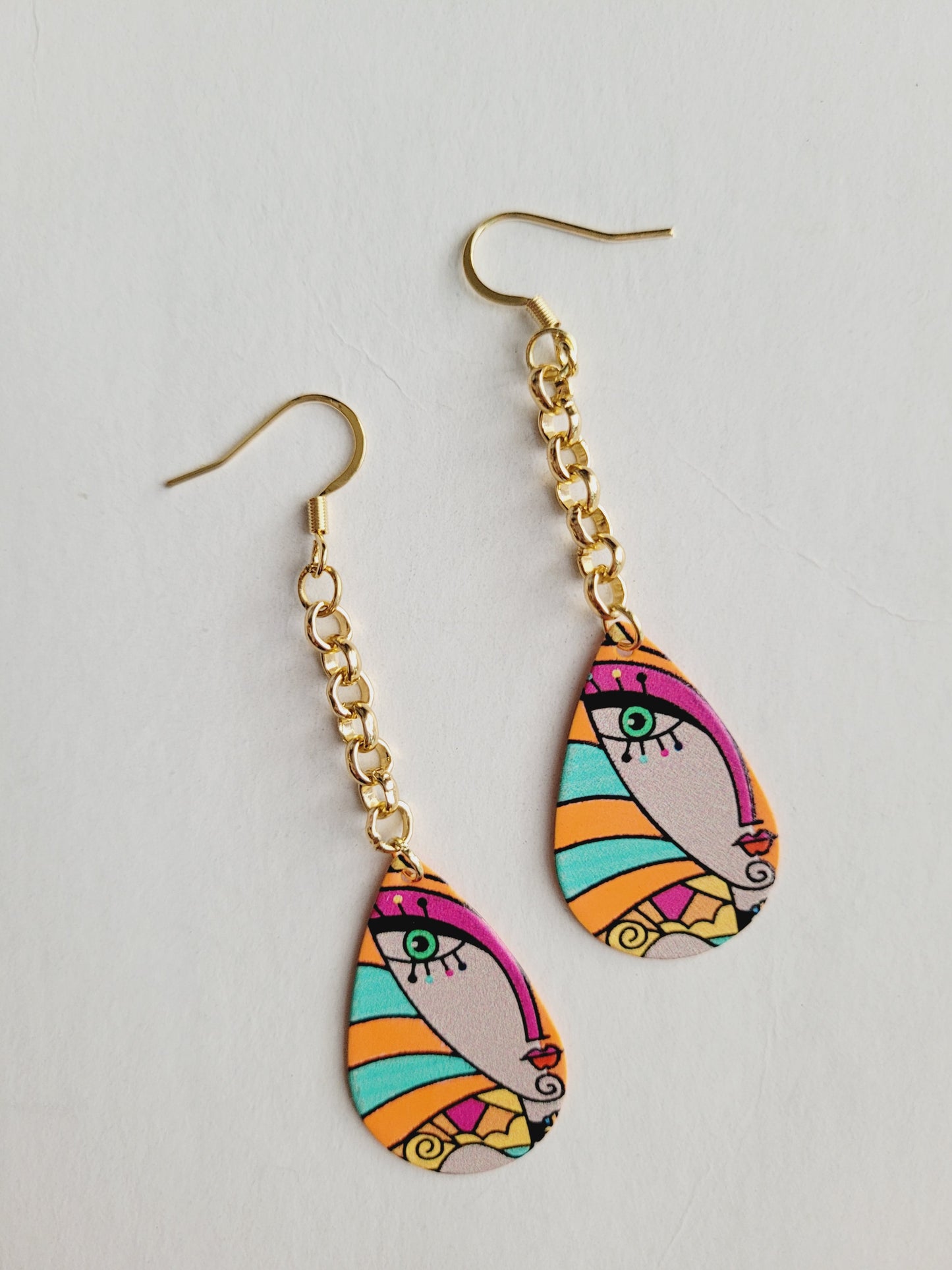 Small drop-shaped earring with different prints