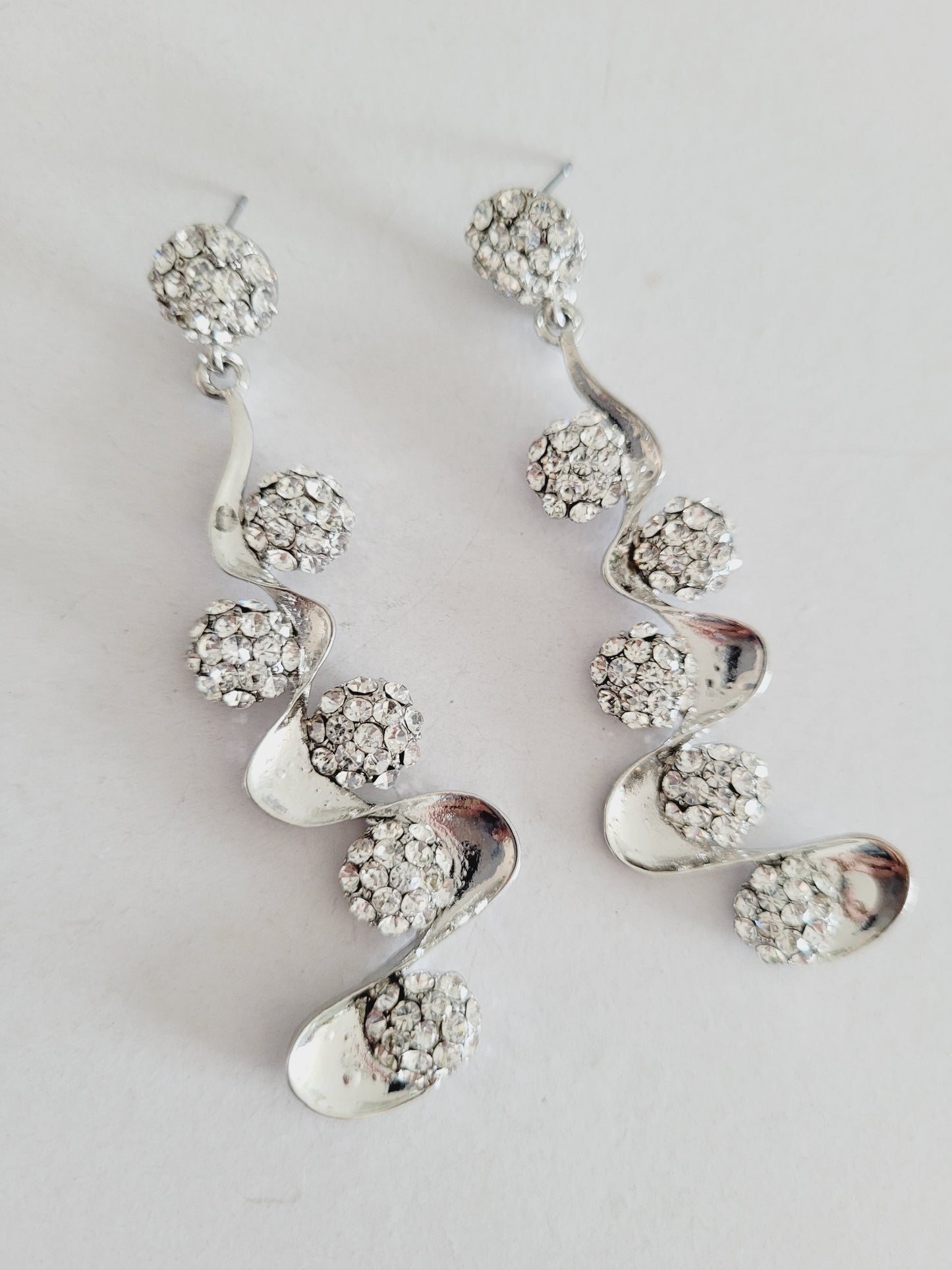 Long earring with rainstone for the night