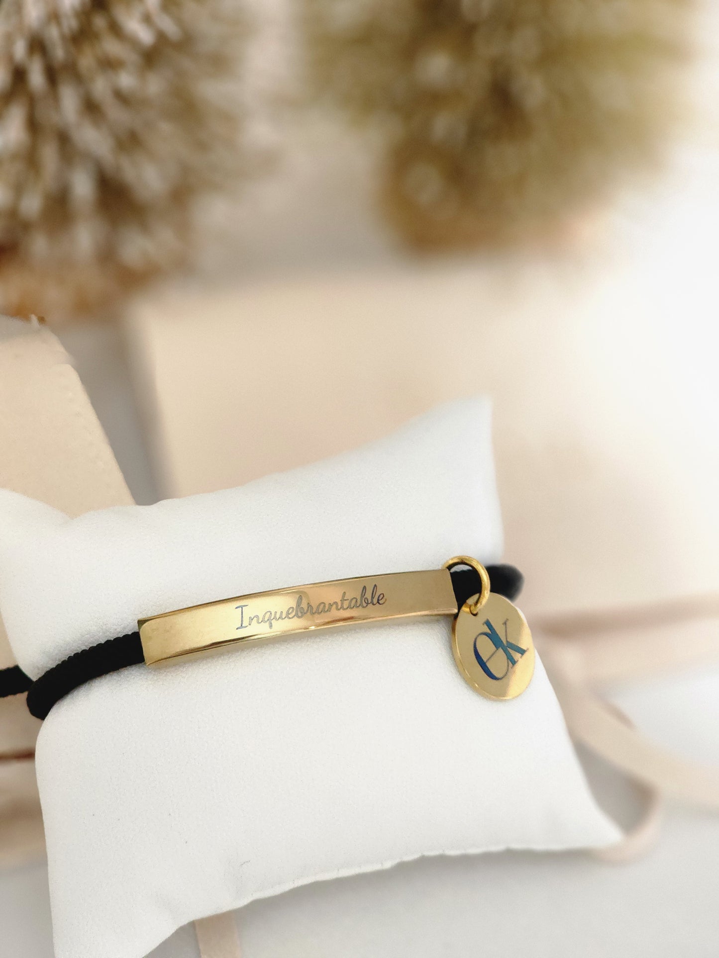 Pulsera Inquebrantable – Negra con Dorado ✨
