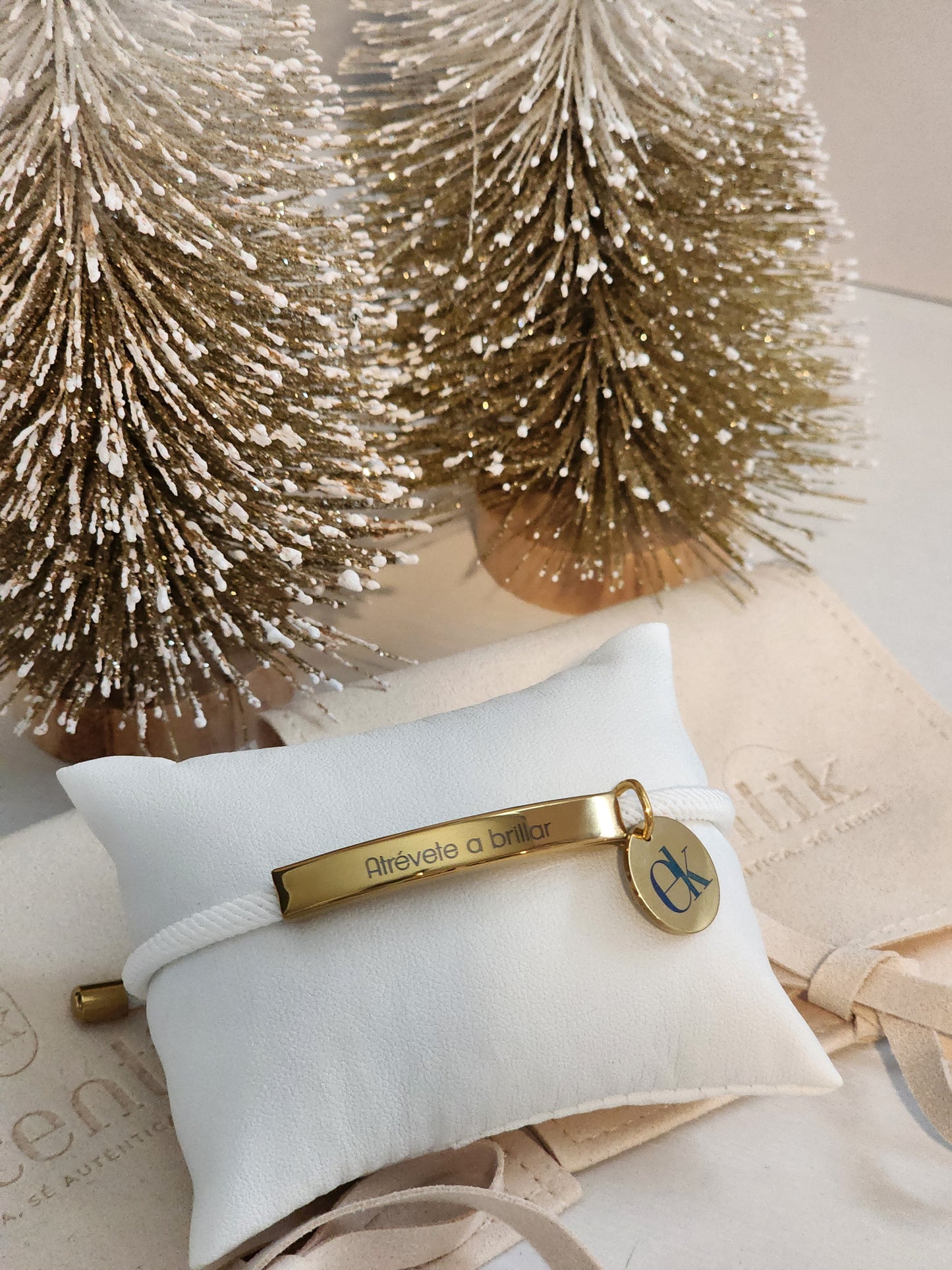 Pulsera Atrévete a Brillar – Blanca con Dorado ✨