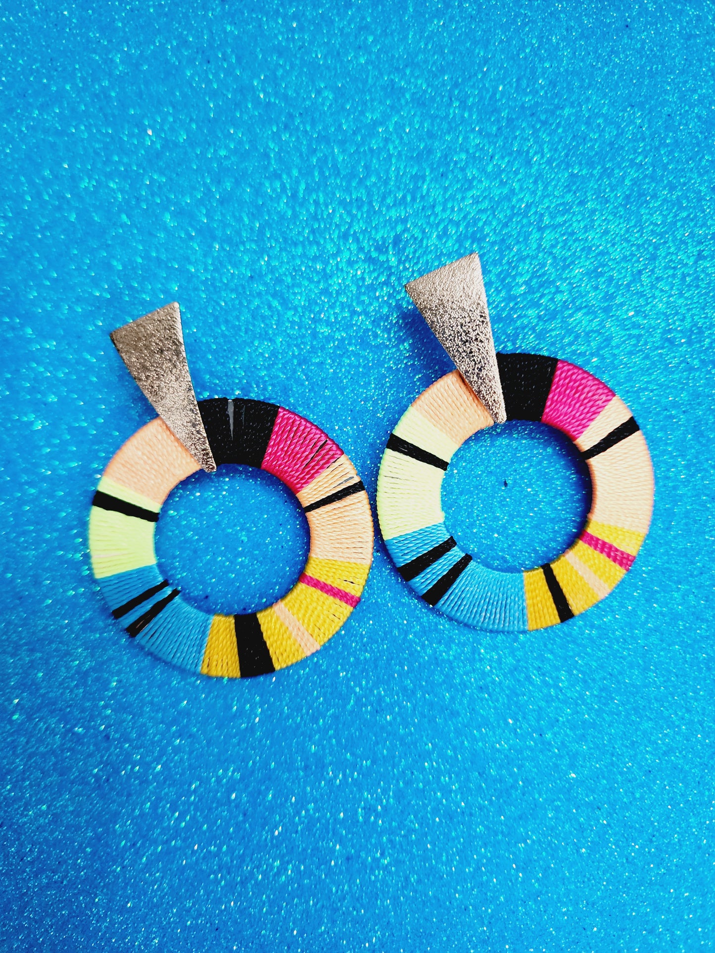 Color round earrings