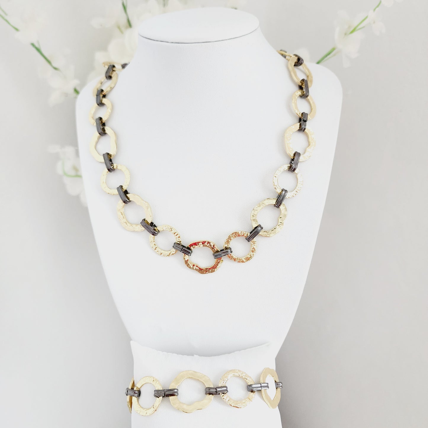 Rhodium necklace and bracelet set