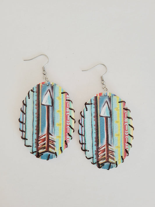 Leather earring with arrow