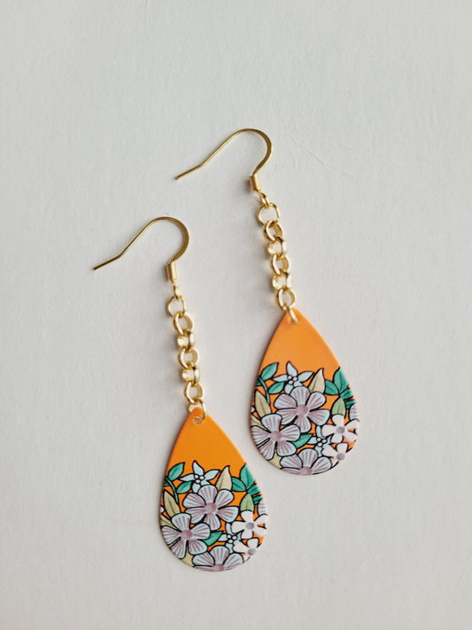 Small drop-shaped earring with different prints