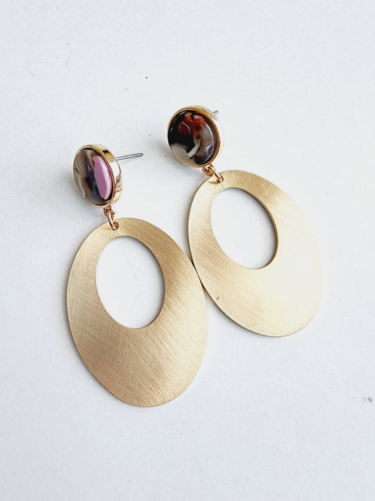 Golden aluminum earring with resin colorin botton